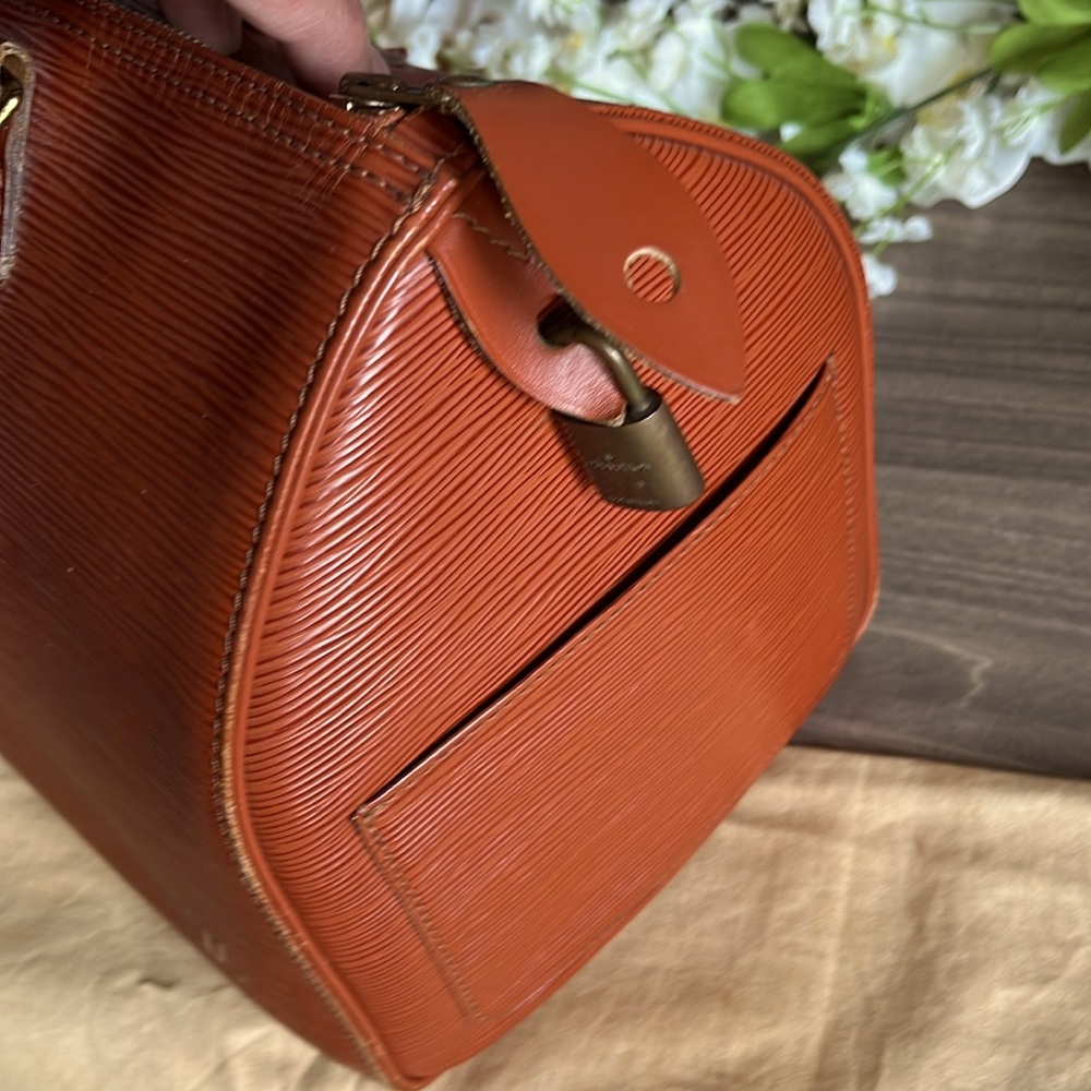 Louis Vuitton Epi Speedy 30 Brown - Picture 7 of 13